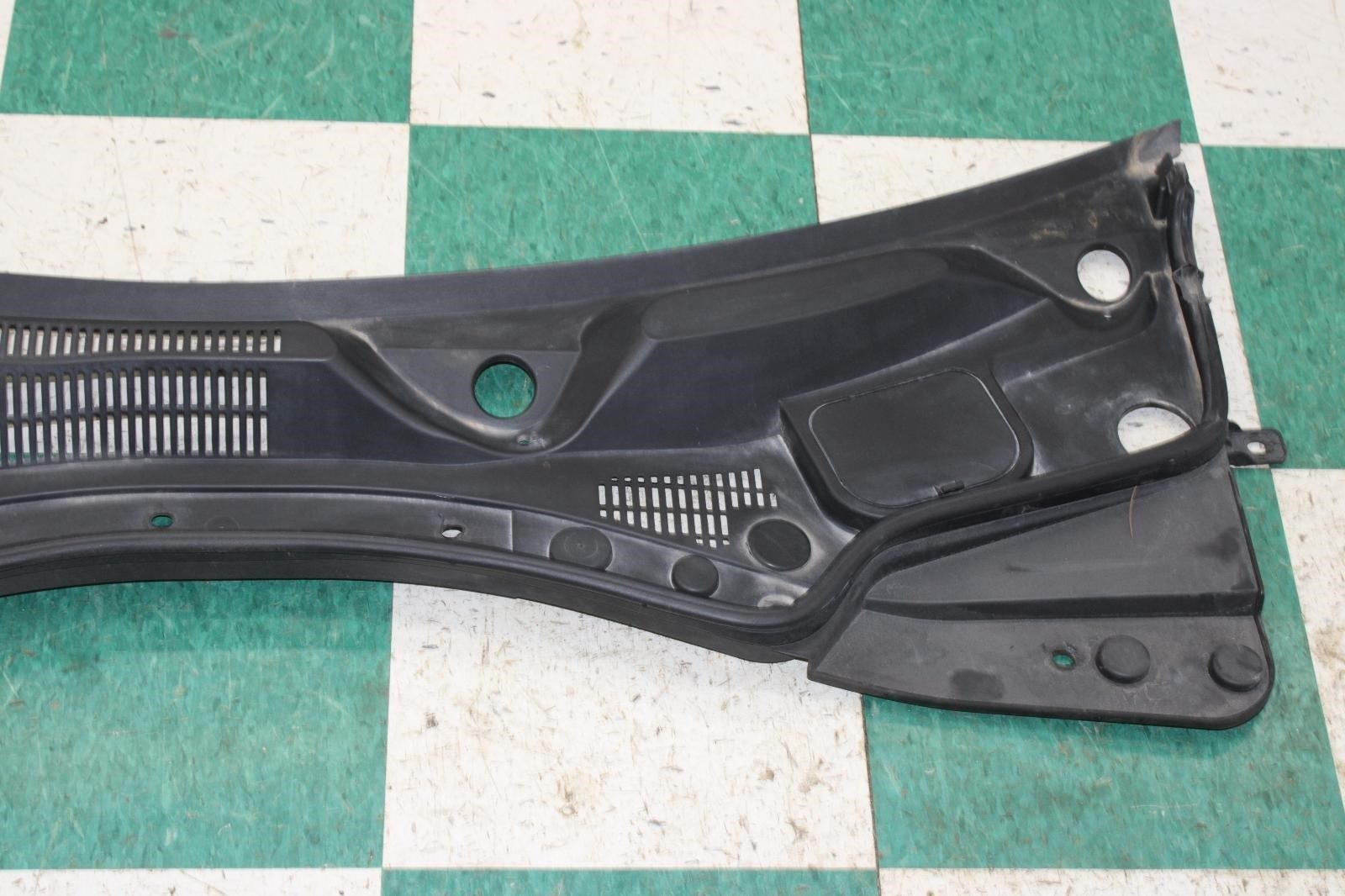 14-20 Ghibli Front Windshield Vent Wiper Cow Panel Trim Cover Factory OEM OE WTY