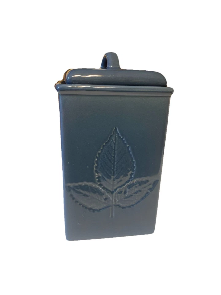 Lillian Vernon Embossed Leaf Ceramic Canister Set 10.5in/8.5in/7.5n - Image 3 of 4