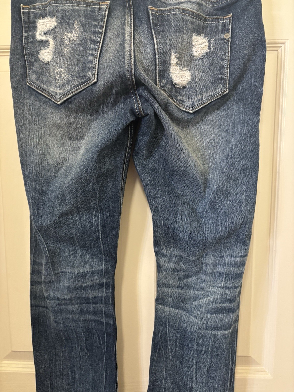 Miss Me Women's Straight Distressed Blue Jeans Medium Wash Denim - size 27