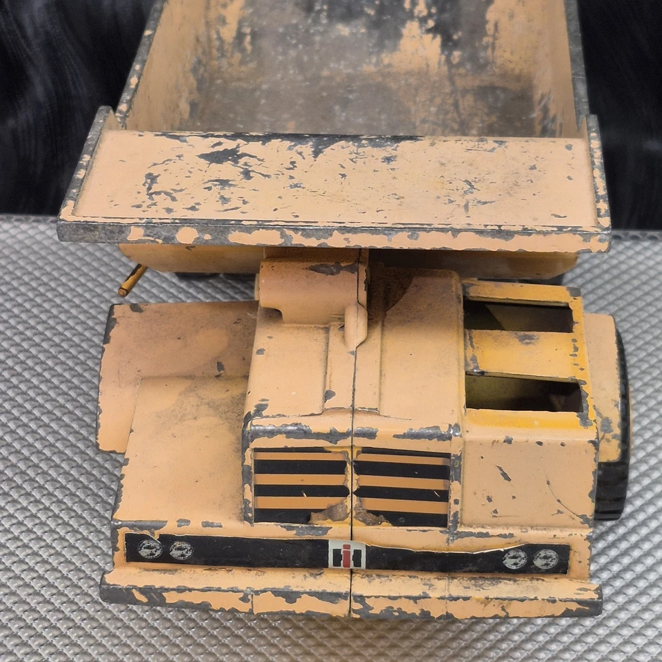Vintage Ertl International Harvester IH Payhauler Dump Truck Die-Cast 1:25 - Image 3 of 4