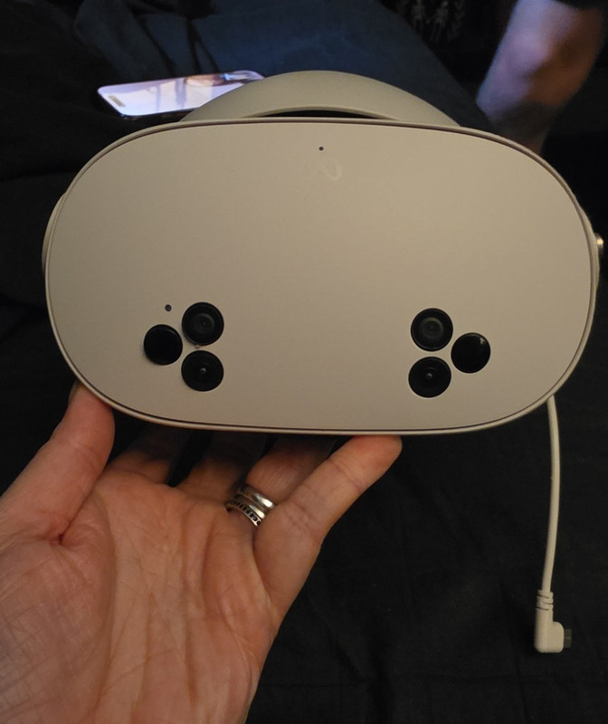 Meta Quest 3 Standalone VR Headset 120Hz White with Controllers & Charging Dock