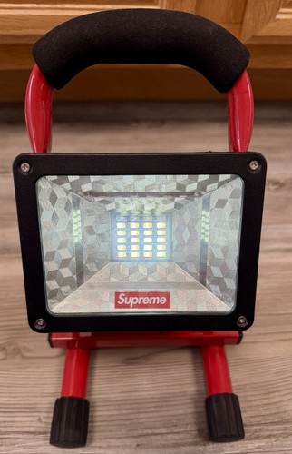 Supreme Cordless Floodlight Lamp Red FW16 New W/tags Box 100% Authentic - Picture 8 of 11