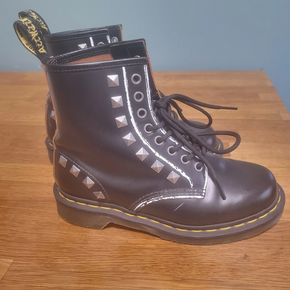 Dr. DOC MARTENS Unisex 1460 Studded Black Leather Boots GOTH PUNK METAL M5 W6 - Image 3 of 4