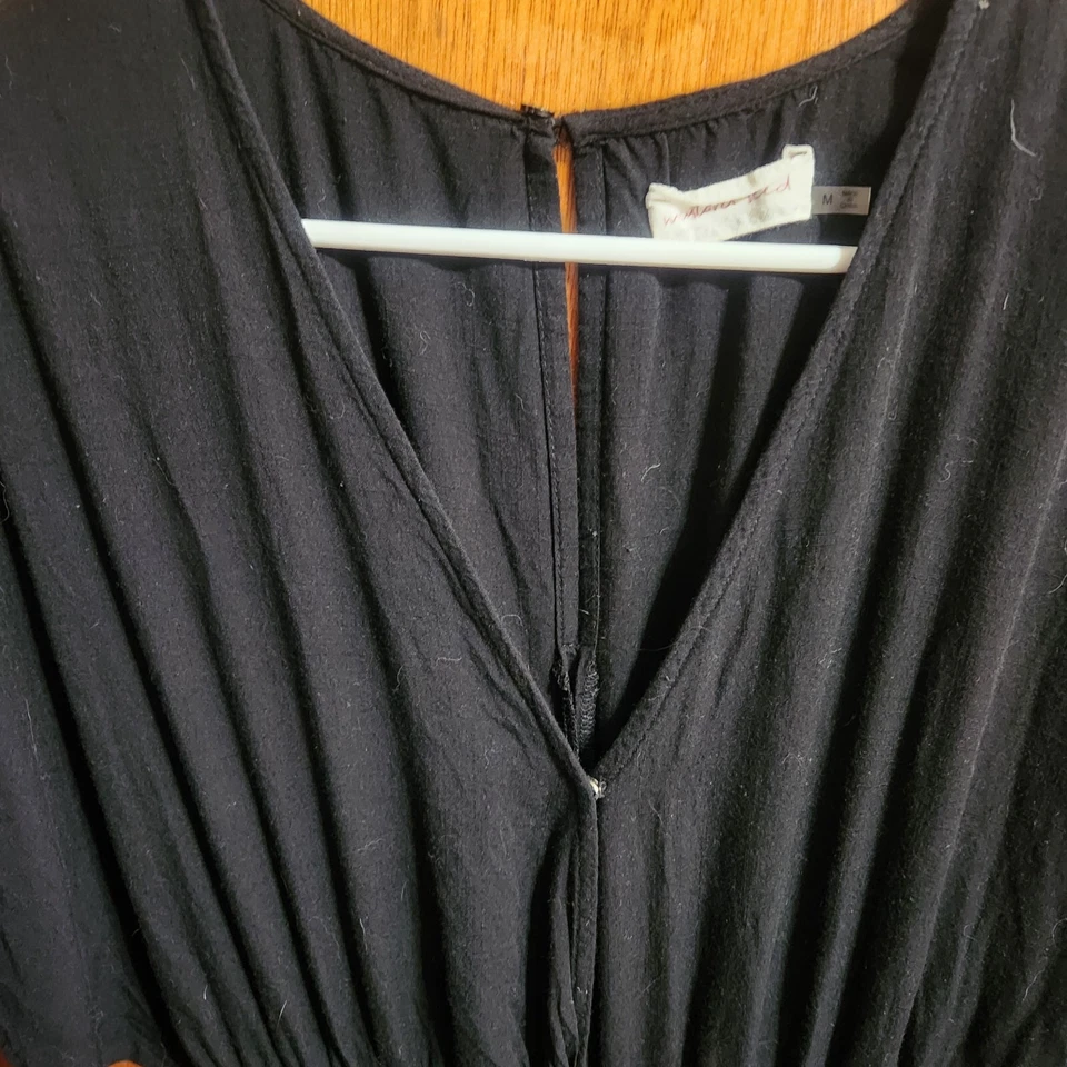 Mono mediano para mujer color mostaza cuello en V manga aleteada pierna ancha NEGRO Foto 3 de 4