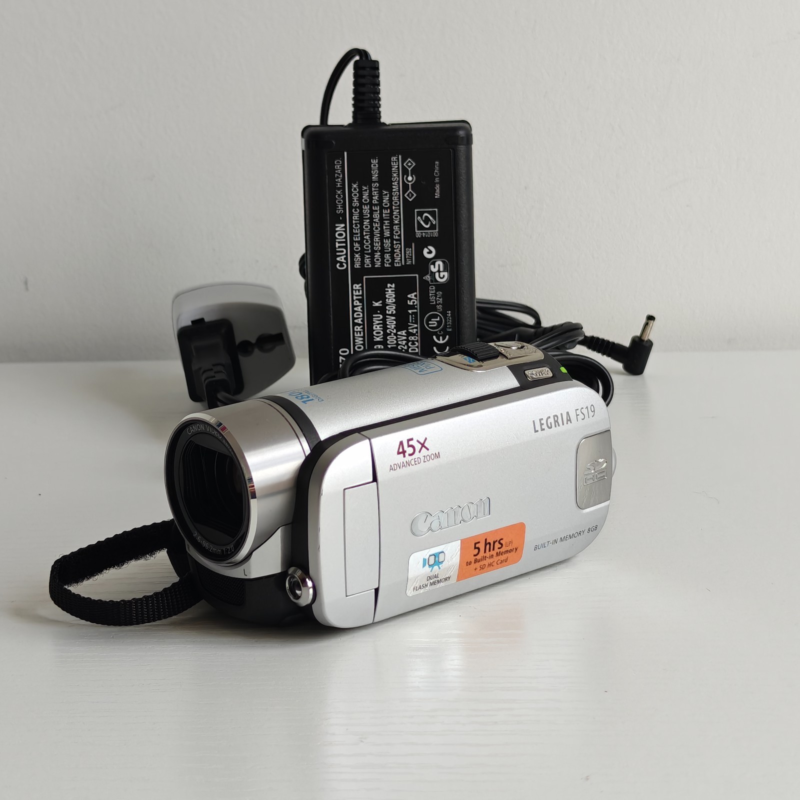 Canon Legria FS19 Camcorder Silver 45x Zoom 8GB Memory Video Camera with Charger