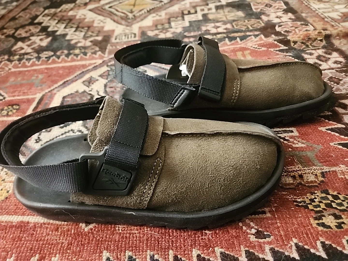 Sandali Reebok Beatnik Syn taglia 10 uomo verde militare neri nuovi con scatola