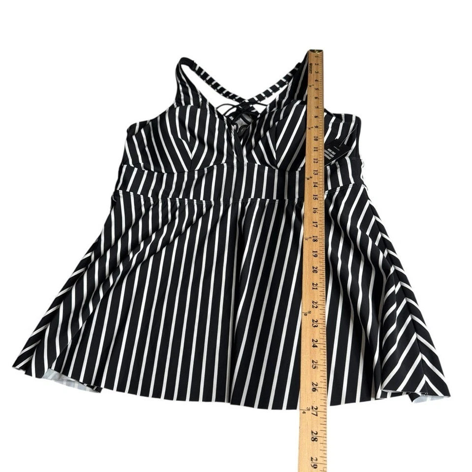 Traje de baño Tankini Torrid Wireless XO Triángulo Negro Blanco Rayas para mujer 2X Nuevo Foto 3 de 4