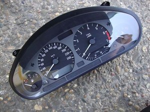 BMW E36 318i Limo 4 Zylinder Tacho Kombiinstrument Schalter cluster Kmh Anzeige