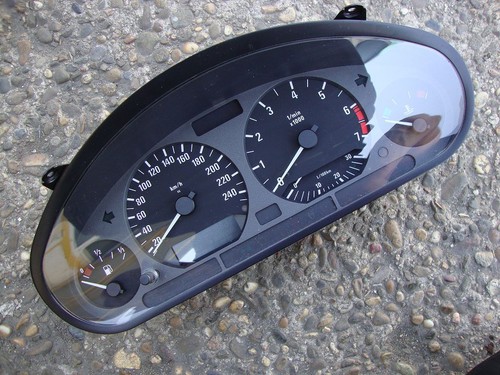 BMW E36 318i Limo 4 Zylinder Tacho Kombiinstrument Schalter cluster Kmh Anzeige