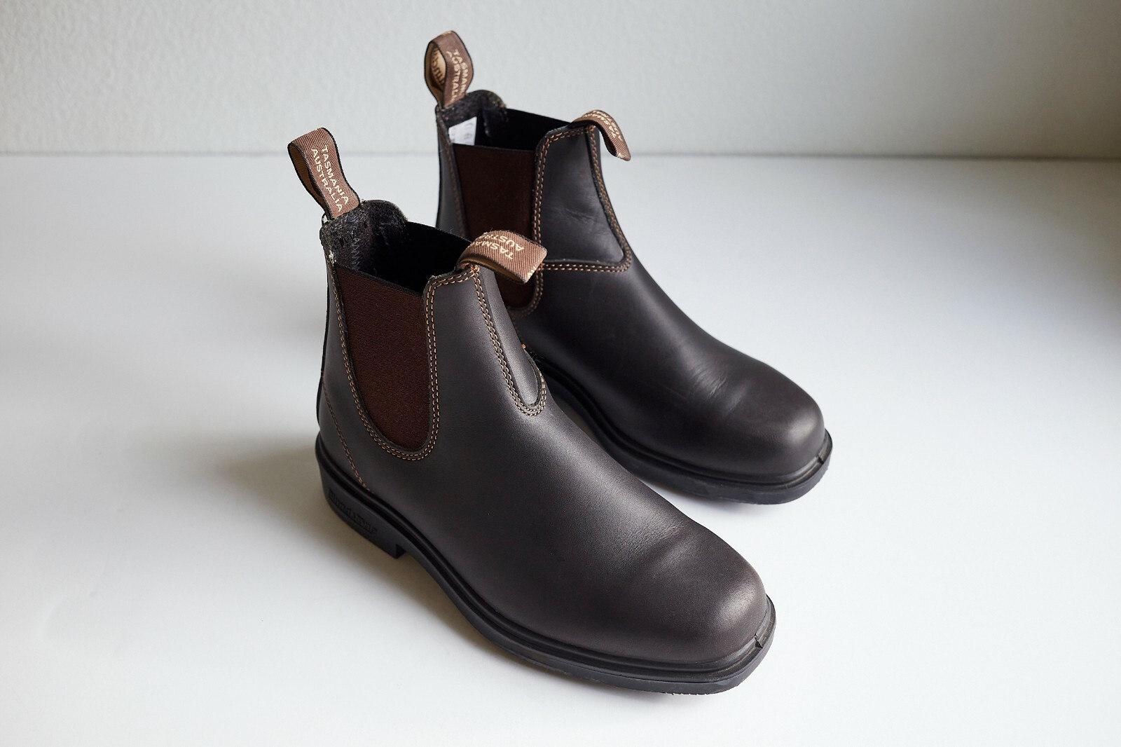 stout water resistant chelsea boot
