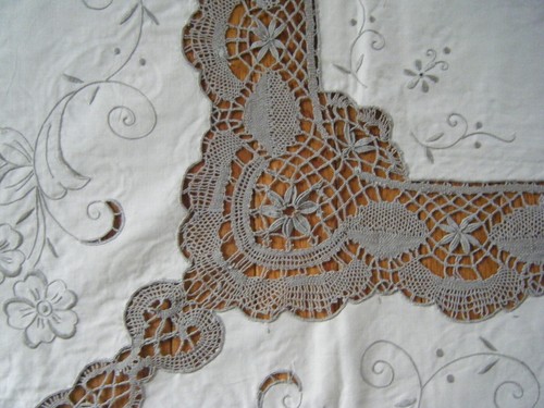 Vtg Madeira tablecloth 12 napkins insert h bobbin lace w floral emb/ry 98 x 64" - Picture 5 of 23