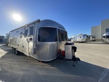 2024 Airstream Classic 30RB TWIN