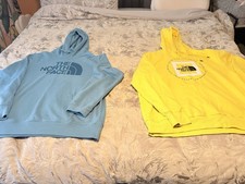 Men s Lot Of 2 North Face Hoodies Excellent C...