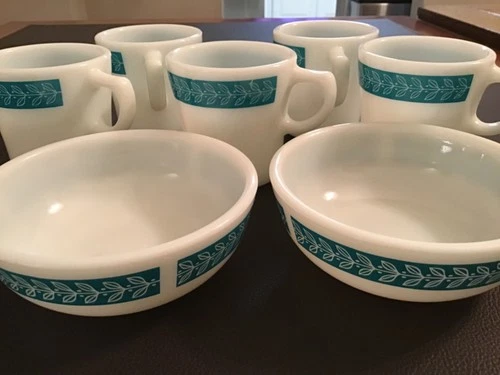 VTG Pyrex Corning Teal/Turquoise Laurel Blue Leaf Milk Glass, 5 Mugs + 2 Bowls