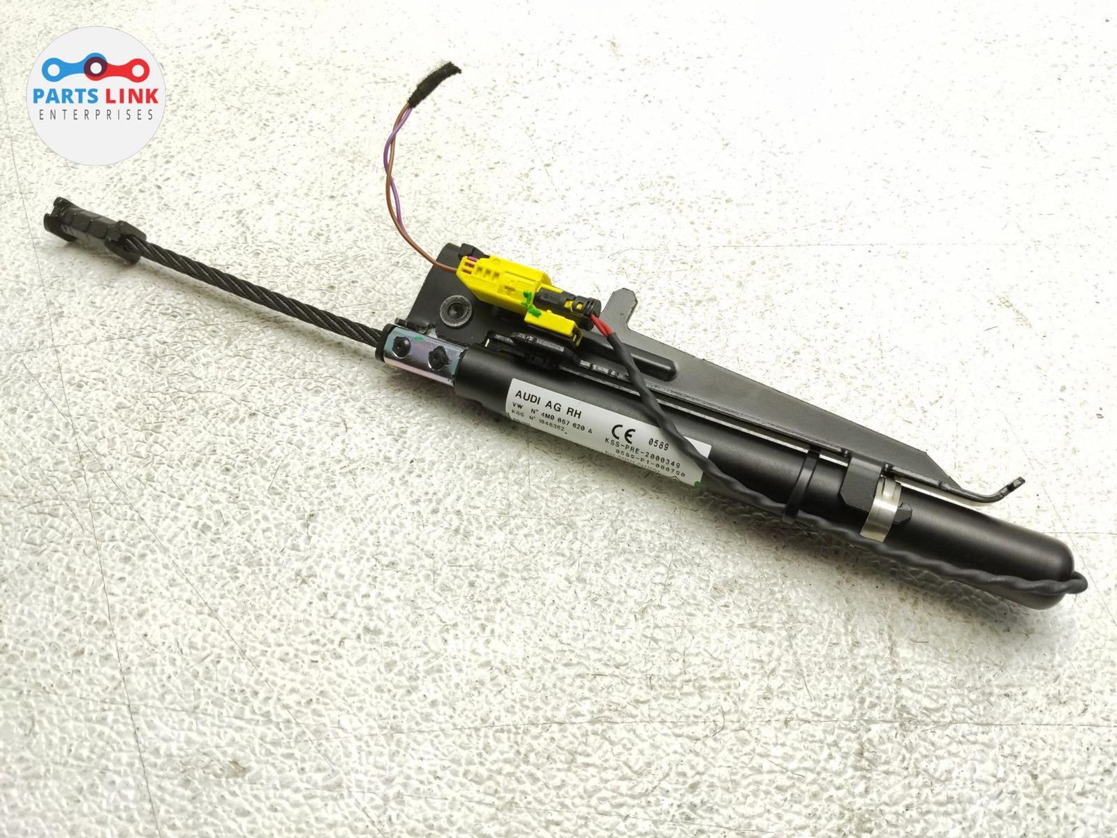 2016-20 BENTLEY BENTAYGA FRONT RIGHT SEATBELT PRETENSIONER PLUG SET ASSEMBLY 3K