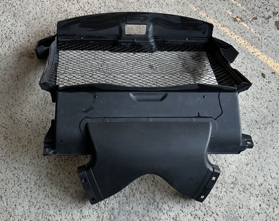 2014-2021 Maserati Quattroporte Front Radiator Support Grille Air Duct 670001328