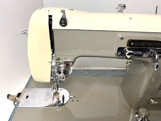 【DELUXE】SAVAGE SPAGHETTII Vintage Remington Deluxe Zig Zag Sewing Machine - Tested
