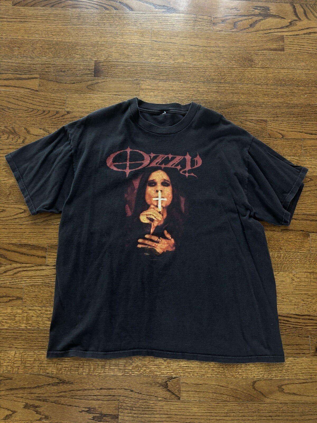 2001 Ozzy Osbourne band tee “Ozzy kissing cross”