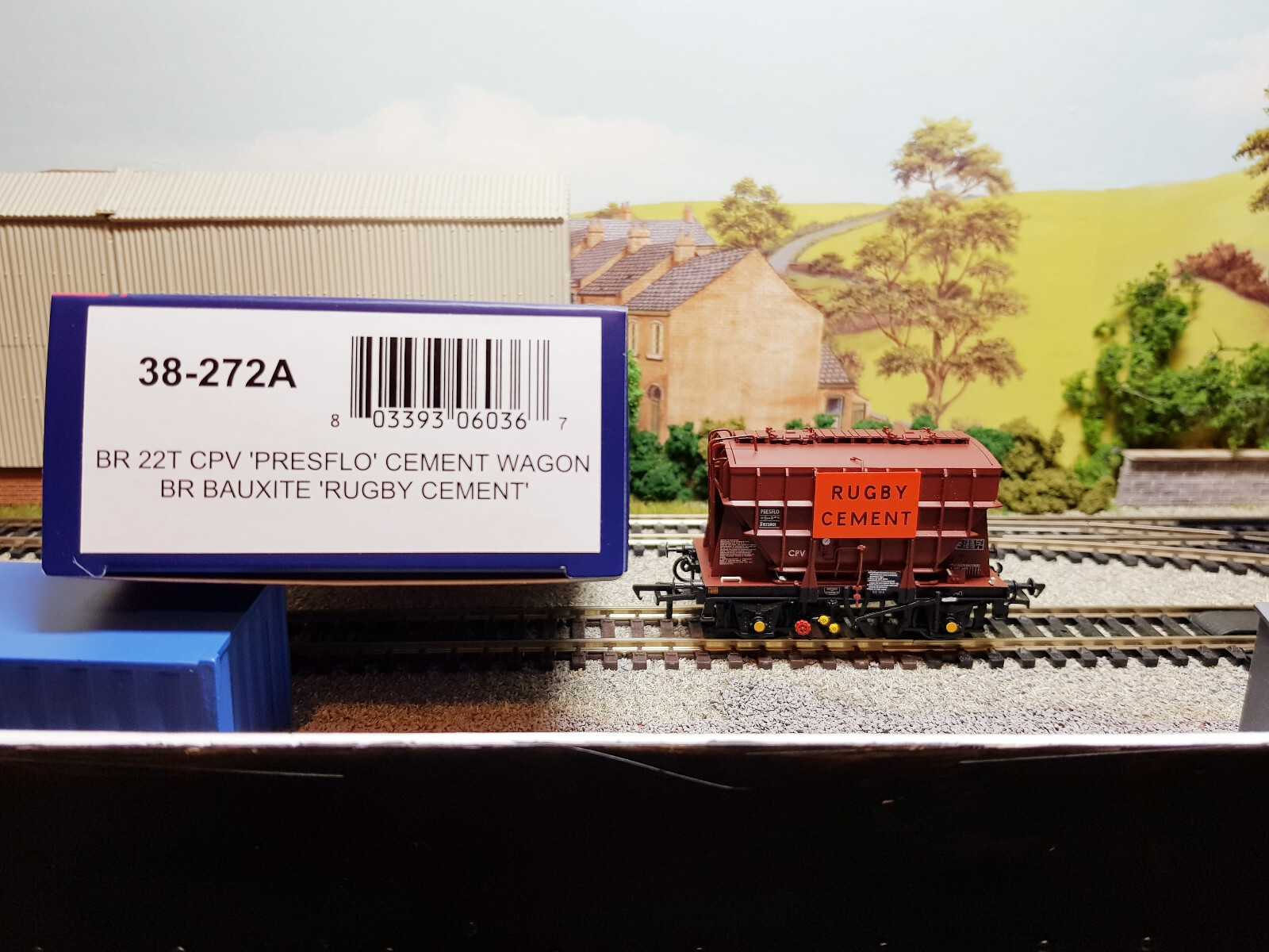 38-272A Bachmann BR 22T CPV Presflo Cement Wagon BR Bauxite Rugby Cement