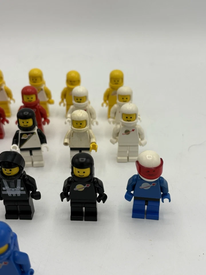 Vintage Lego Red White Blue Yellow Spaceman Minifigure Bundle Lot Of 26 - Image 4 of 4