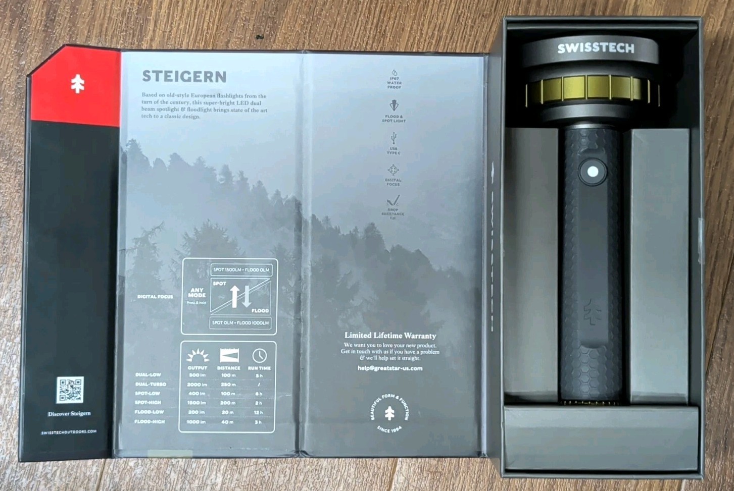 Swiss Tech Steigern 2000L Rechargeable Flashlight (33642)