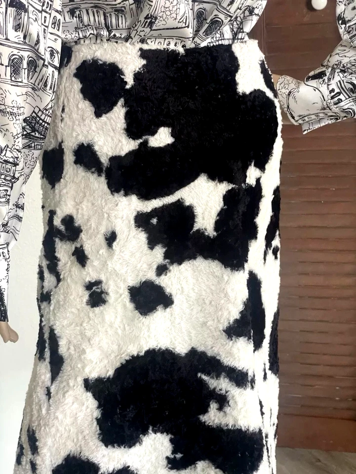 Falda con estampado de vaca de piel sintética Burberrys - Línea A blanca y negra - Invierno de diseñador talla 38 Foto 4 de 4