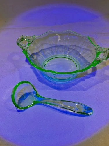 Vintage Green Depression Glass 5 1/2"  Serving Bowl with Ladle Uranium Glass