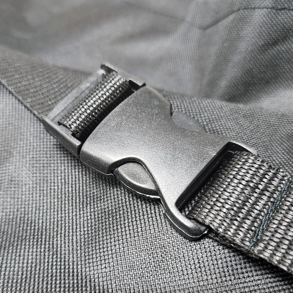 Cubierta de parrilla rectangular Fanmats 41200 Michigan State - Se adapta a parrilla de 3 y 4 quemadores Foto 4 de 4