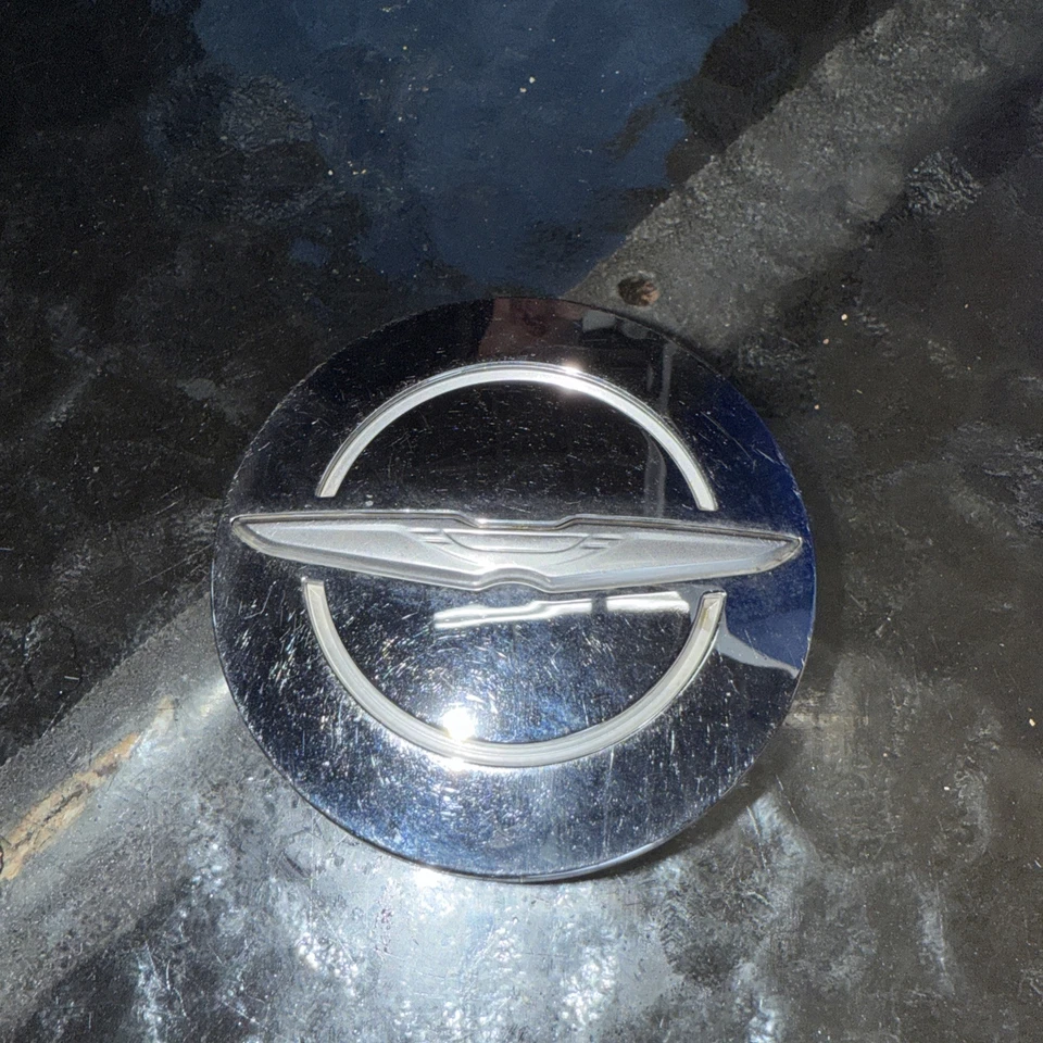 Tapa central de rueda cromada Chrysler 200 300 Pacifica 1LB74SZ27AB Foto 2 de 4