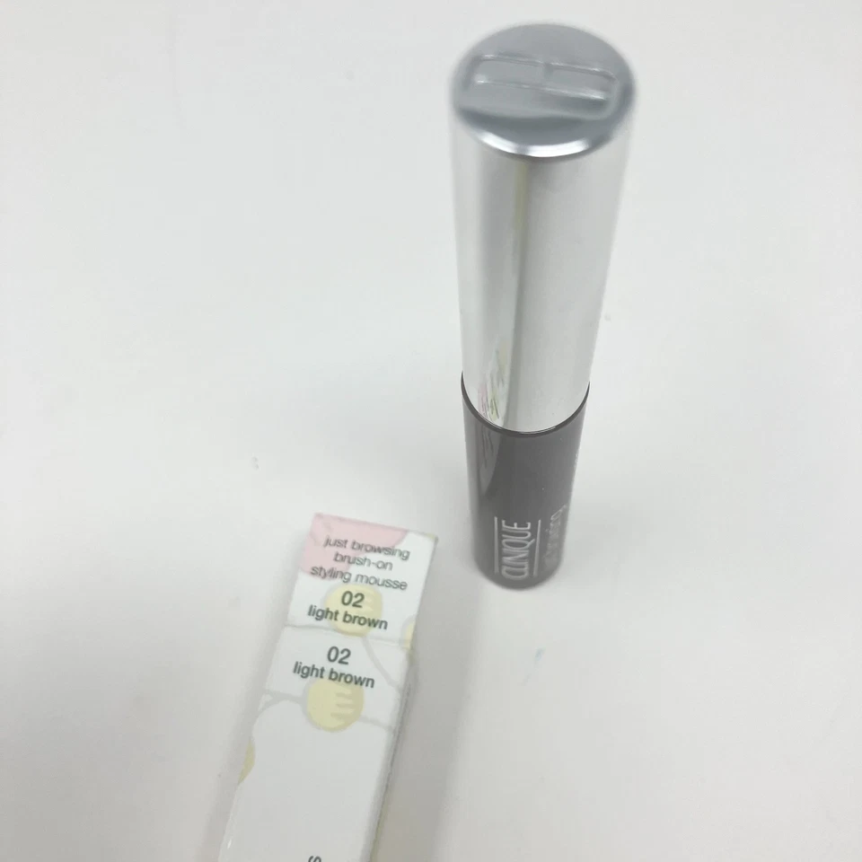 Mousse de peinado Clinique Just Browsing 02 marrón claro - 0,07 OZ / 2ml Foto 2 de 2