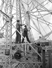 1938 Erecting the Ferris Wheel at State Fair, LA Old Photo 8.5" x 11" Reprint