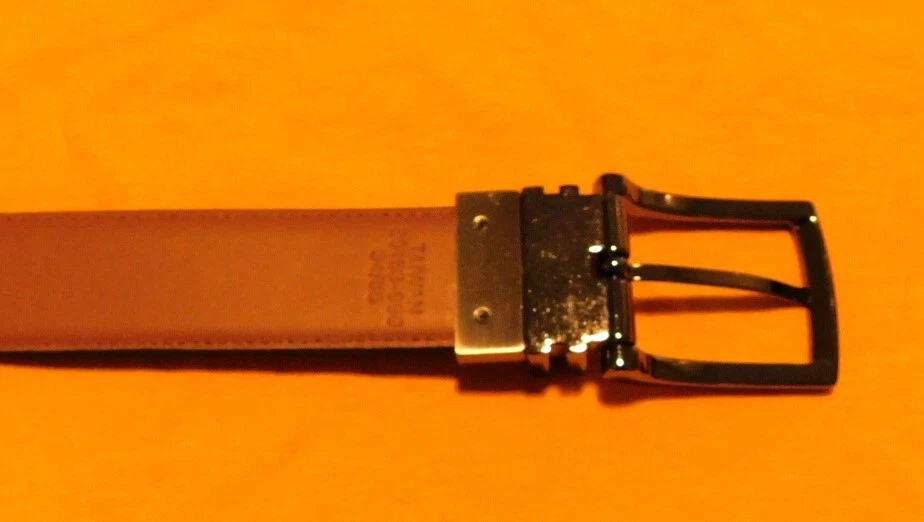 CINTURÓN REVERSIBLE HOMBRE VAN HEUSEN CUERO GENUINO NEGRO/MARRÓN TALLA 34/85cm.. Foto 3 de 4