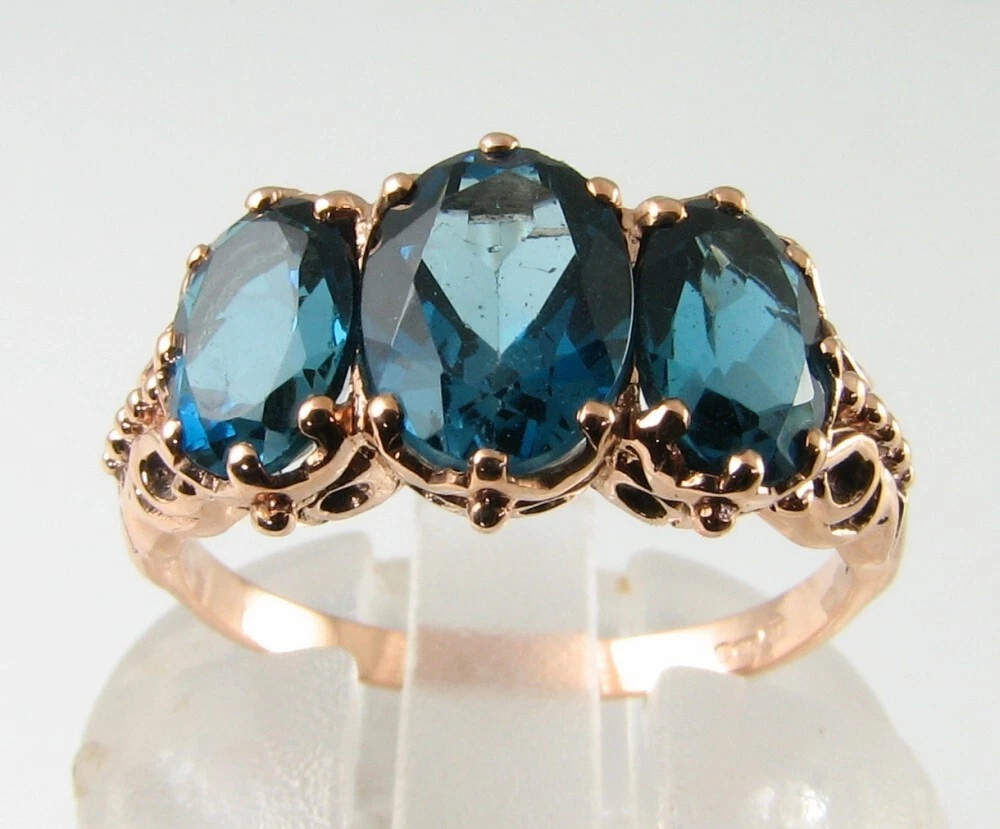 9K 9CT Oro Rosa London Topacio Azul 3 Piedra Trilogía 3.60ct Art Déco Ins Anillo