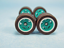 1/64 Wheel and Tire Set Real Riders 5-Spoke Star Style Green With White V-123