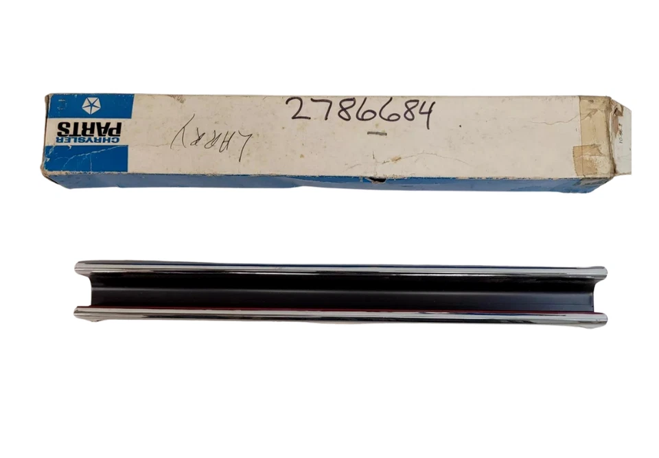 1968 年克莱斯勒 300 隐藏车头灯左/右镀铬门装饰条 2786684 NOS。 — 第 2/4 张图片