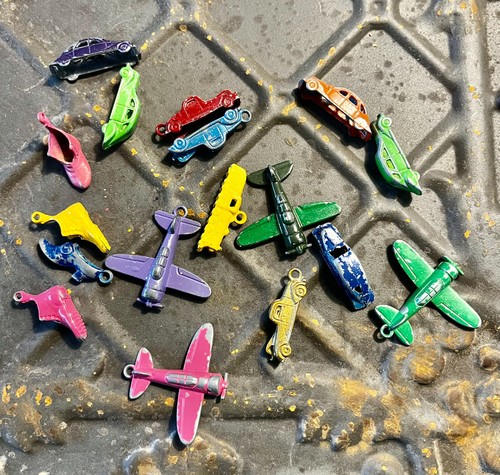 Lot of VINTAGE METAL gum ball toys, colorful metal vintage cracker airplane toys
