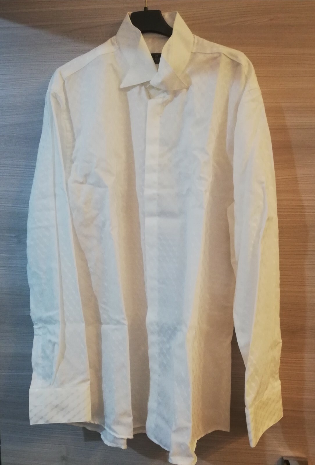 Foto 1 di 9