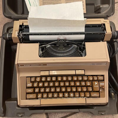 VINTAGE SMITH AND CORONA SUPER CORRECT XT ELECTRIC TYPEWRITER WITH