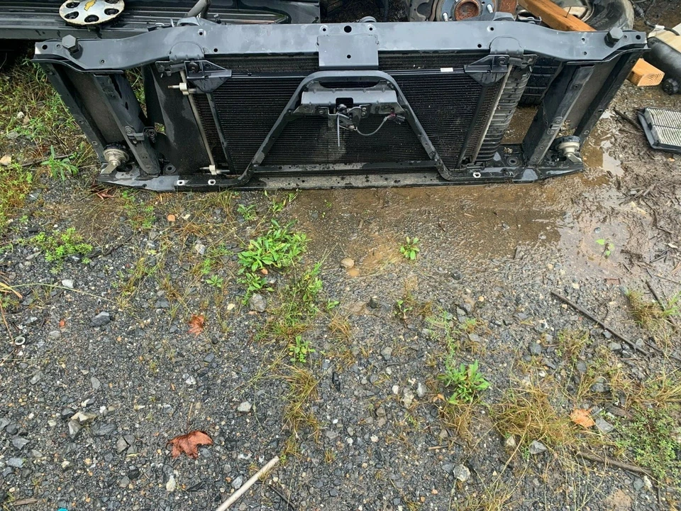 SOPORTE SUPERIOR SOPORTE RADIADOR DELANTERO GM GMC CHEVROLET SUBURBAN OEM 07-13 Foto 4 de 4