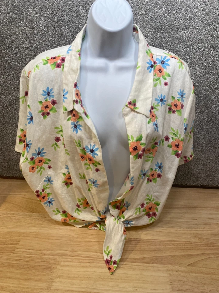 FOREVER 21 Plus 2X Camisa Blanca Floral Mezcla de Lino Corbata Abierta Frontal Recortada Playa Foto 2 de 4