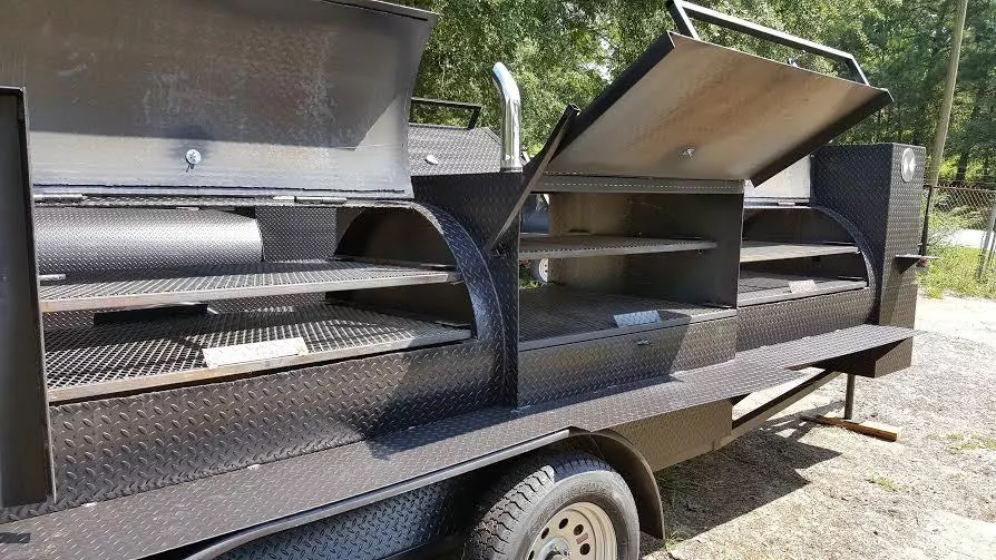 Bbq top smoker doors