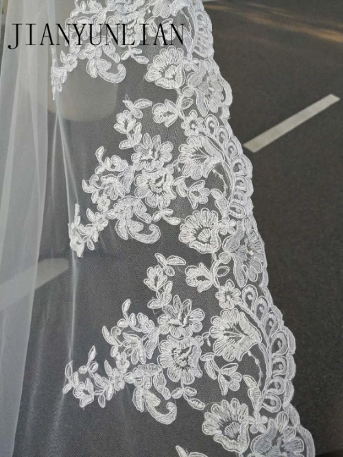 Velos de boda catedral marfil blanco borde de encaje largo velo de novia con velo de peine Foto 2 de 4