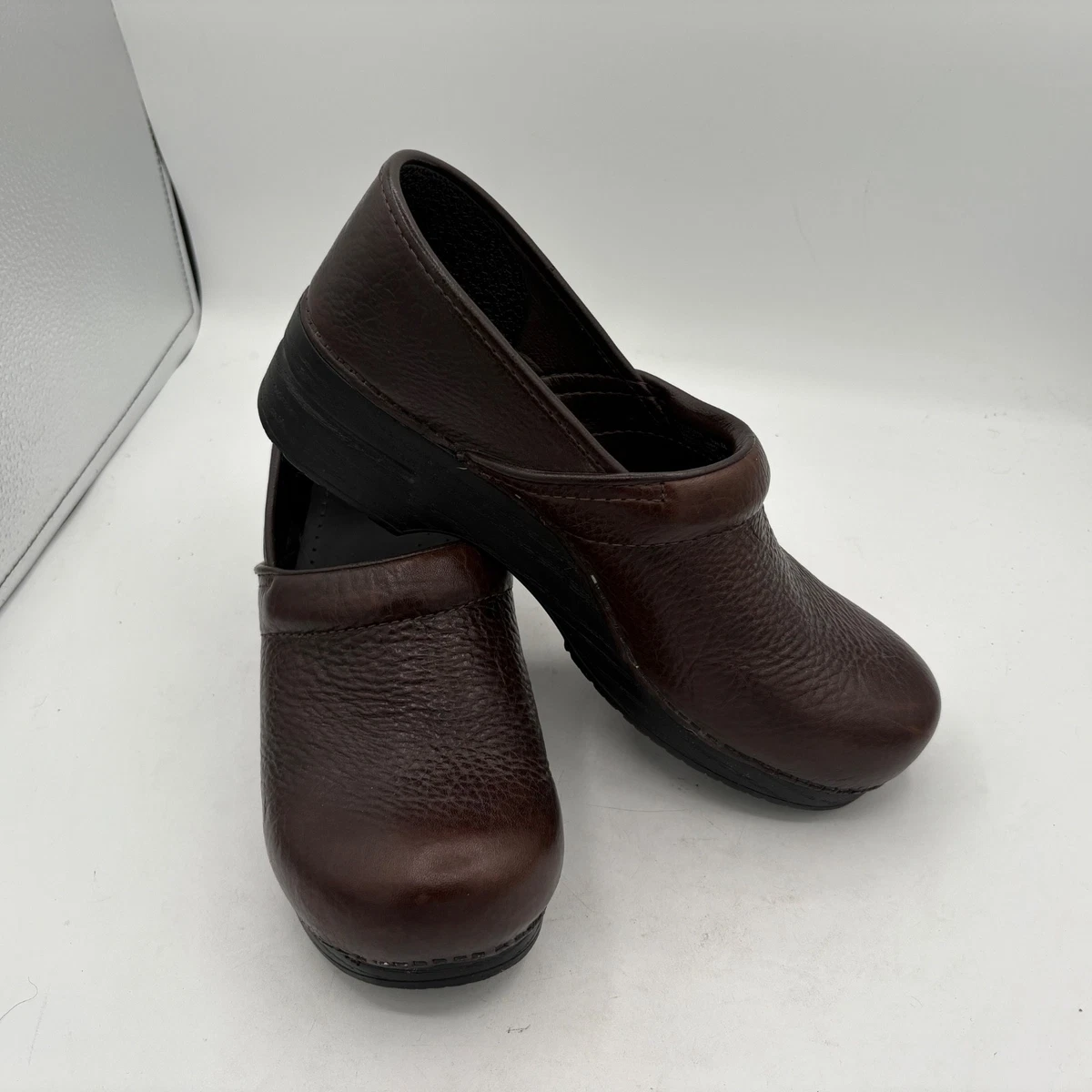 Men’s size 45 Brown Leather Dansko Clogs 106531412-PRI.png main image 2