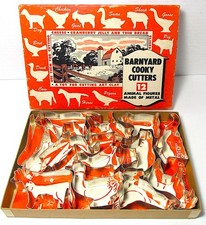 VINTAGE SET OF 12 METAL BARNYARD COOKIE CUTTERS IN ORIGINAL BOX