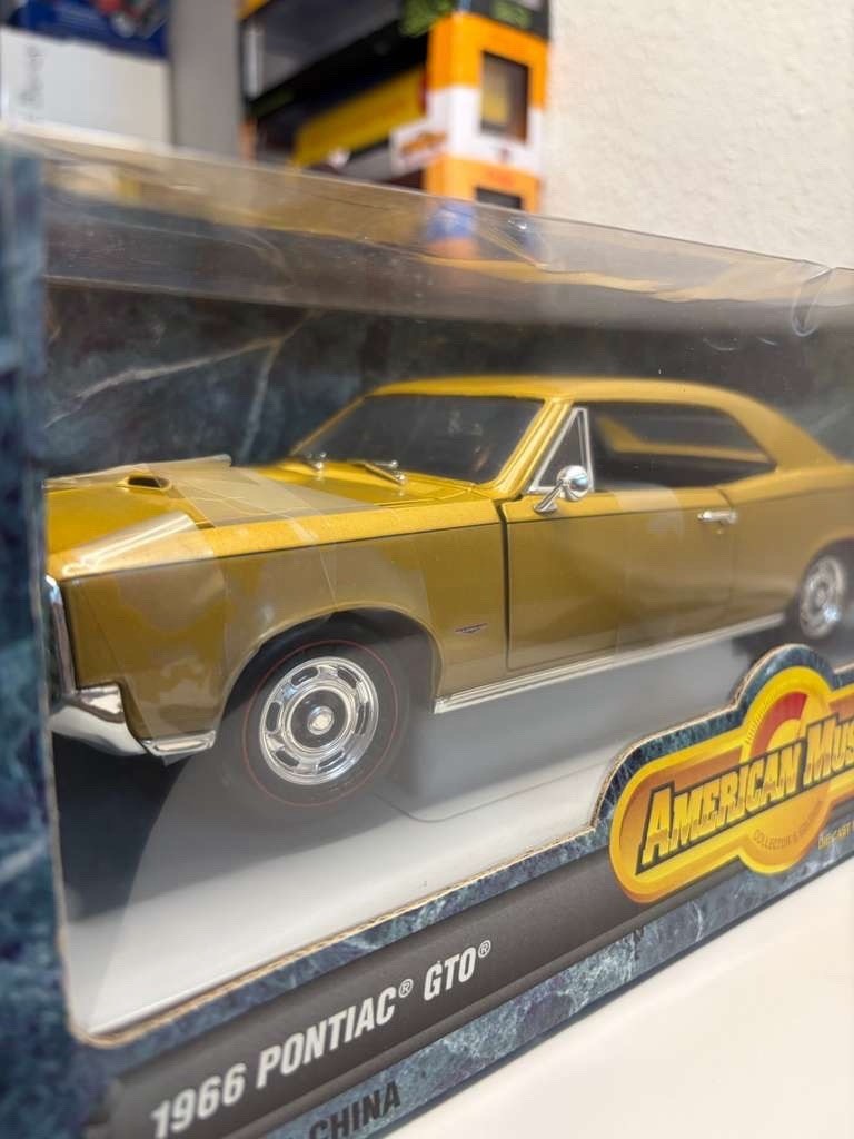 1966 Pontiac GTO Gold 1:18 Ertl American Muscle Diecast Car