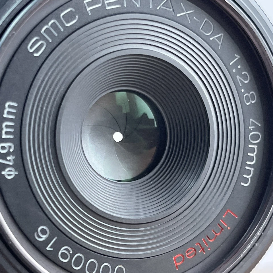 [AS IS] Pentax DA 40mm f2.8 Limited Lens Japan G - Image 4 of 4