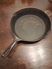 Wapak Z Logo #8 Cast Iron Skillet w/ Heat Ring