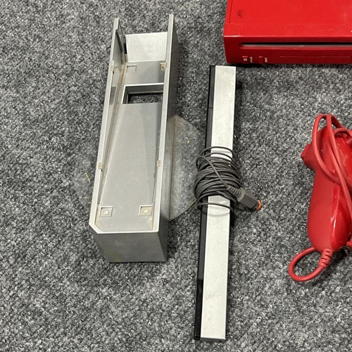 Paquete de 2 consolas de juegos Nintendo Wii rojas 2006 RVL-001 PARA REPUESTOS O REPARACIÓN - Imagen 2 de 9