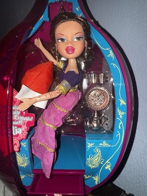 Bratz Genie Magic - Katia Doll and Bottle Lounge With Accessories - MGA 2006