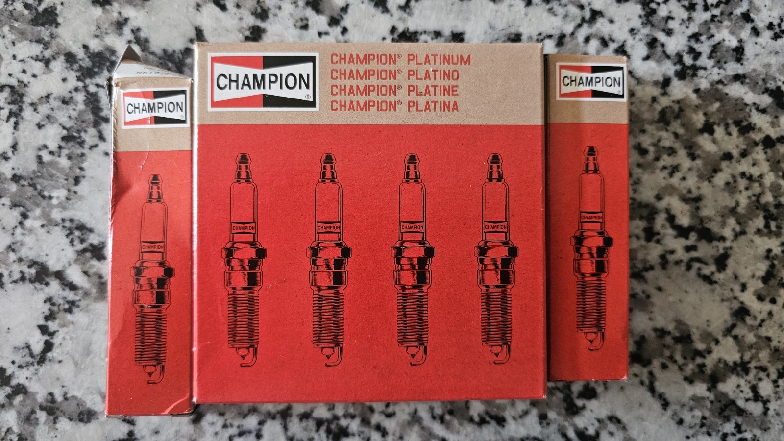 NEW UNOPENED Lot of 6 Spark Plugs Champion 3032